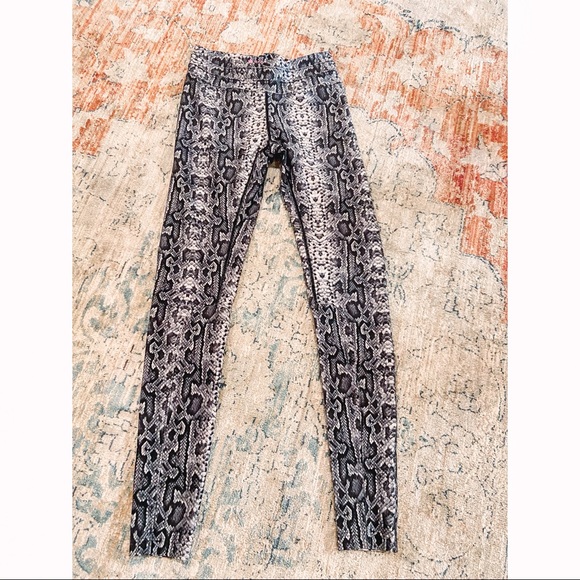 Kiragrace flirt moto python print athletic leggings size small- like new - Picture 4 of 5